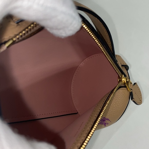 BURBERRY THE EKD LEATHER BARREL BAG IN NEUTRALS/MULTI - Picture 16 of 17